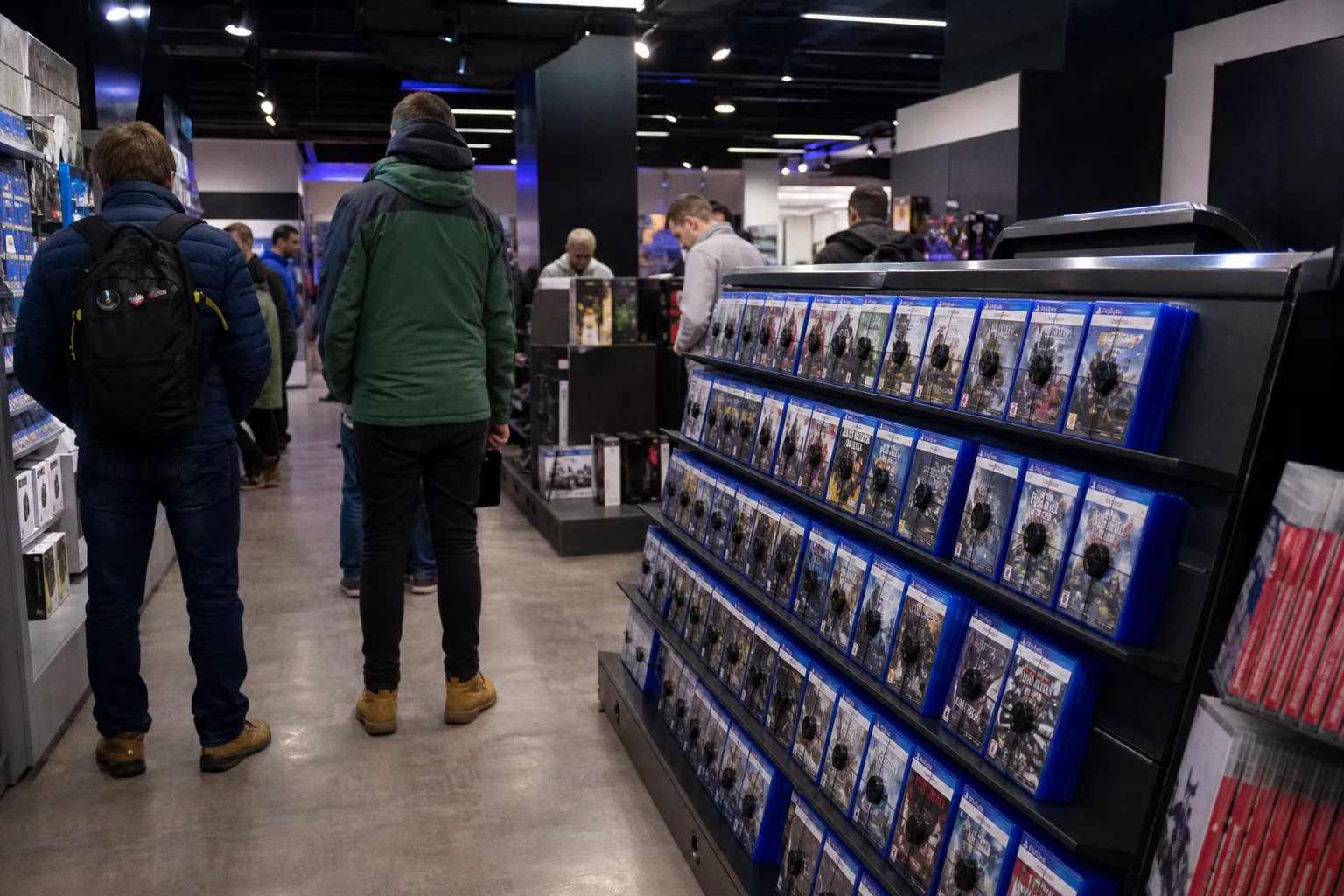 Почему британские ритейлеры выступили против отказа Sony от физических дисков